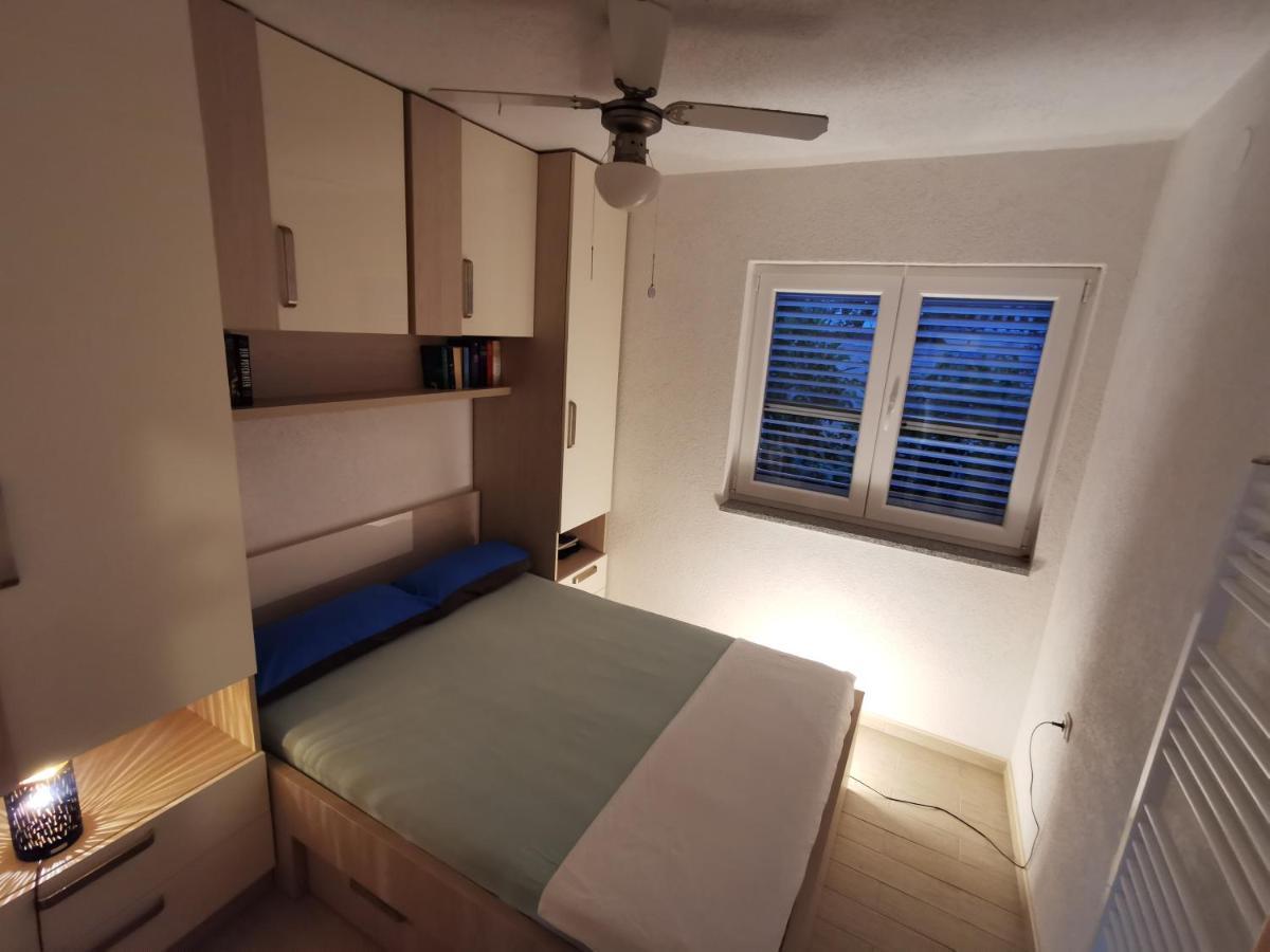 Apartment Mira - Sea View Trogir Exterior foto